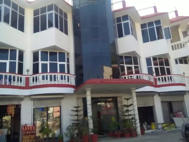 Grand Sirmaur Hotel