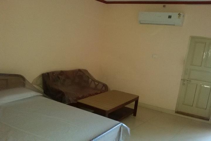 Madho Lodging House